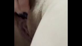 Je me masturbe dans les toilettes publiques