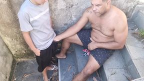 marido infiel transa na escada com sapatao 100%anal