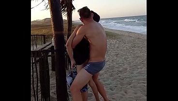 TIREI A VIRGINDADE DO NOVINHO NA PRAIA