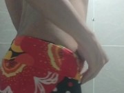 Me vesti de mulher usando sutiã e saia