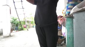 Desi Ladaki Ko Koi Chodane Wala Nahi Tha to Usane Khud Hi Lush Dalakar Chut Ki Garmi Shant Ki