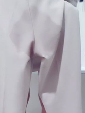 medschool girl peeng in pants |desperate pee|