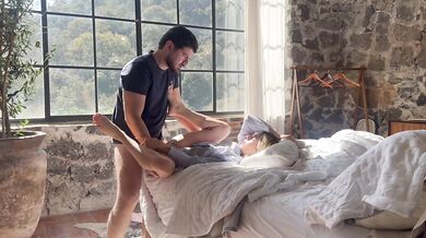 Sweet morning creampie under her Valentine's thighs