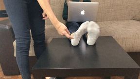 TICKLING LAZY SMALL FEET - MOV HD