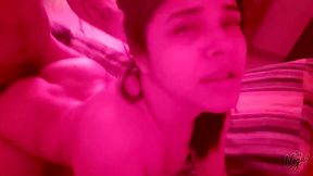 veneca deliciosa me dar ricos sentones en el cuarto rojo! me le vine adentro sin condon!