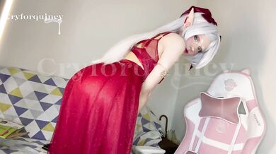 Christmas cosplay gets her stuffed pussy on camera