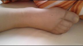 pralle stute spielt vor nylonjunge in strumpfhose [masturbation]