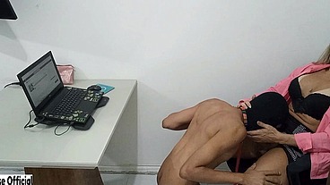 Meu escravo submisso me obedece muito bem (vídeo completo)