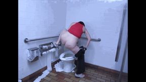 TAKING A CRAY FLEXI ONE LEGGED YOGA POSE PUBLIC PEE mp4