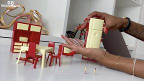 Between the Giant's Work and the Little Ones' Kitchen: humiliation of size!