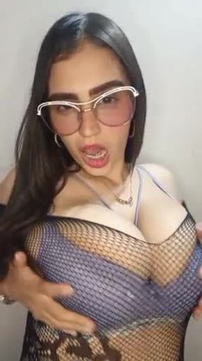 Senos brincando super rico