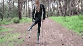 Sprained my leg in the woods AVI(1280*720)HD