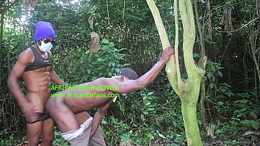 A never-before-seen hot wild fuck without a future between two tourists in the midst of a walk in the woods who get excited under the effect of the cold morning and start kissing, sucking cocks until