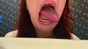 GIANTESS EATS GRAPES AND SQUISHES THEM WITH HER LARGE TONGUE
