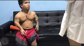 I give a rich massage with a happy ending to a short person