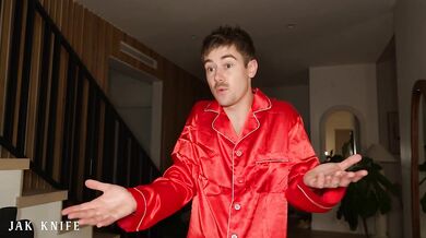 Naughty elf spreads her legs to save Christmas - Gal Ritchie