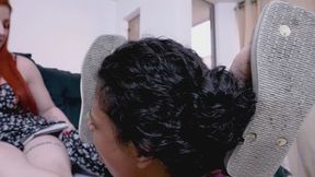 Hoje essa escravinha vai lamber nossos chinelos imundos e engolir nossos lindos pezinhos sujos by Lady Snow, Morgana Muniz e Orange Girl (part01-06)