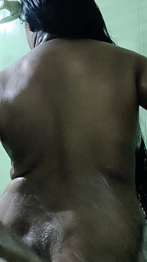 Mallu Kerala harisha aunty bathing video   Clip 2