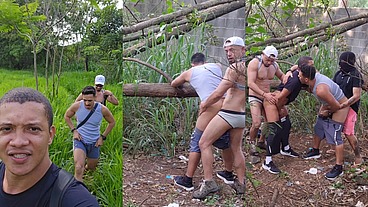 ENCONTREI 4 HOMENS DE PAU DURO À PROCURA DE PASSIVO GAY PARA COMER. OFERECI MEU CU PARA TODOS OS 4 HOMENS DOTADO NA FLORESTA