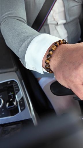 Sexy Crossdresser kellycd out for a drive in sexy stockings and heels   Clip 1