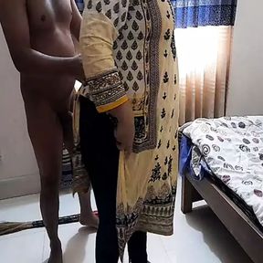 Punjabi Ayesha Aunty Fucked By Maid!