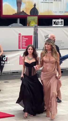 Heidi Klum showcases her cleavage in a model photoshoot