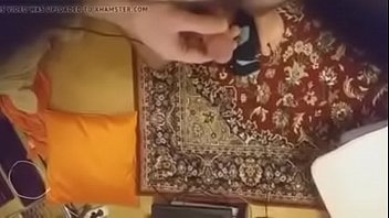 Drkam svoj mali kurac i svrsavam