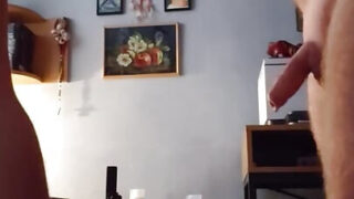 Bubble butt crossdresser fyr i kjole sutter pik og bliver derefter bareback hamret