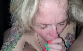 Reality couple zuigt pik leeg. Elke druppel. Echt thuisgemaakt. Alles slikken