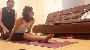 Seduciendo A Nuestro Romiee Haciendo Yoga Feliz Infidelidad