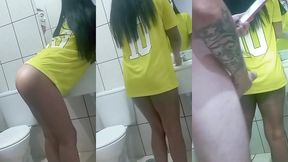 tava com tesao vendo minha pequena chupa sua amiga nu aguentei come a amiguinha dela no joga da selecao copa du mundo