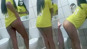 tava com tesao vendo minha pequena chupa sua amiga nu aguentei come a amiguinha dela no joga da selecao copa du mundo