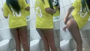 tava com tesao vendo minha pequena chupa sua amiga nu aguentei come a amiguinha dela no joga da selecao copa du mundo