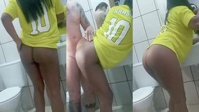 tava com tesao vendo minha pequena chupa sua amiga nu aguentei come a amiguinha dela no joga da selecao copa du mundo