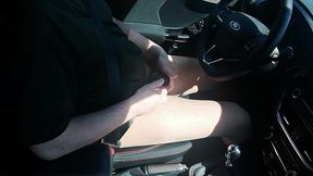 kleiner penis im kafig beim autofahren in strumpfhose