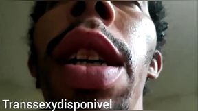 Linda travesty pirocudo sendo arrega&ccedil_ada por pica grande e grossa de garot&atilde_o chupeteiro do centro de sampa