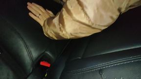 tentative de baise a l arriere de la voiture dans un lieu public