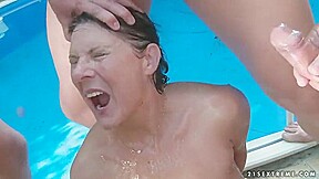 Coppia Di Vecchi Sporcaccioni Fanno Orgia Con Maschi Arrapati. Margo T Si Pisciare In Bocca!