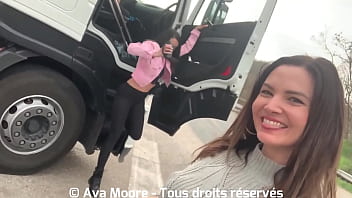 PORNO R&Eacute_ALIT&Eacute_ - Deux Filles voyagent sur les aires d&#039_autoroutes pour pomper et vider les couilles des routiers