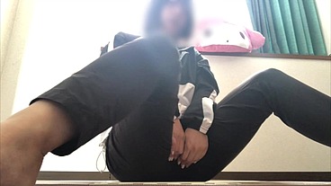 彼氏がかまってくれないから、1人でえっちして快感にひたる女子◯生。