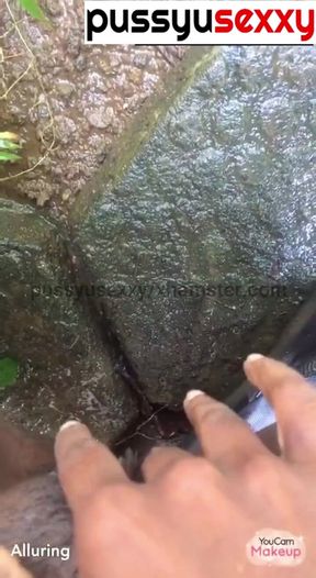 Sri lankan girl pissing chu danawa