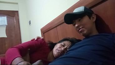 Otra vez con mi suegra, le encanta tener sexo todo el dia conmigo, es toda una puta