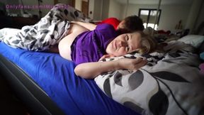 Knocked up again mommy gets deep creampie while pregnant belly sags