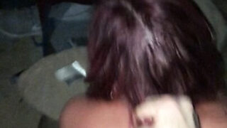 아마추어 성숙한 창녀 MILF 소녀가 거친 항문 섹스를 하는 모습을 담은 수제 비디오