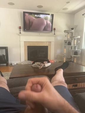 Mature black dude jacks it while sitting at home