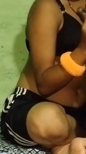 Indian Hot Bhabhi Romence And belowjob   Clip 1