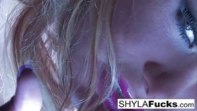 Sexy Shyla Stylez'_s Smoking Fetish