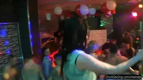 Feestmeisjes worden wild in de club
