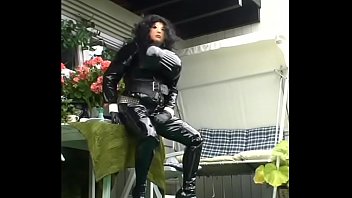 RoxinaRetroShinyGardenGurl130805XL.WMV