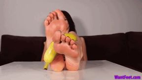 Big Feet and Banana - HD MP4